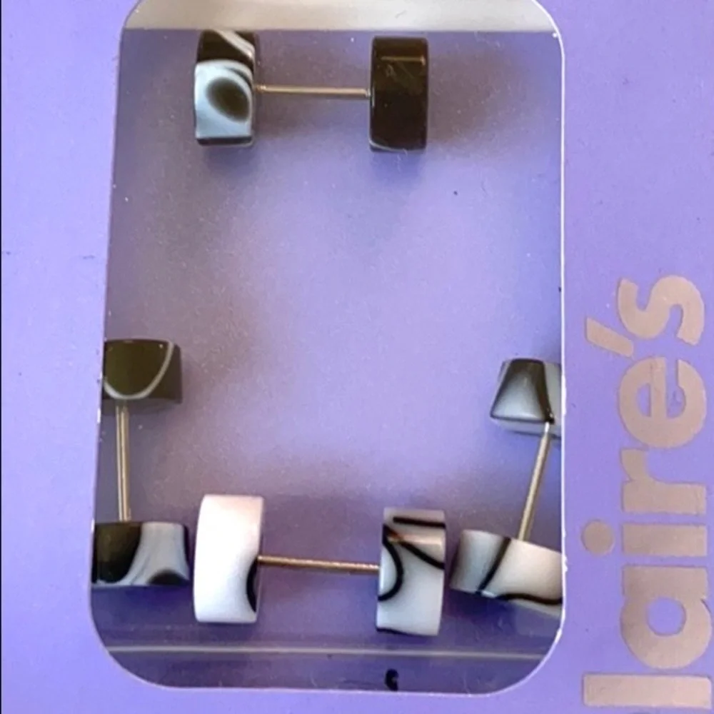 Claire's Stainless‎ Steel Post Black & white, NIB